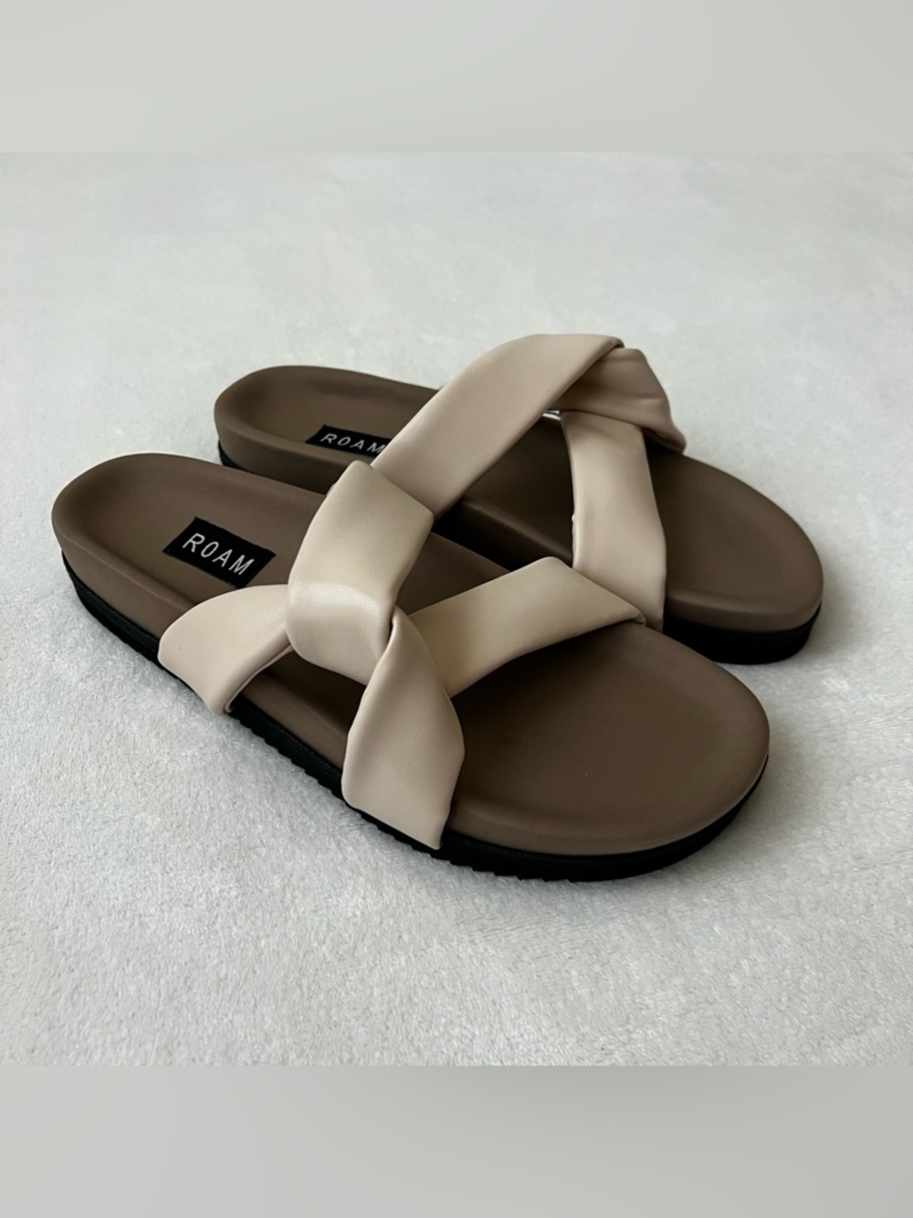 NWT ROAM Women’s Slide Slip Twist Sandal Cream Size 9 Vegan Leather